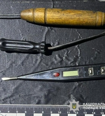 Намагався обікрасти банкомат: поліція Києва затримала підозрюваного (ФОТО)