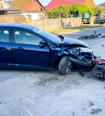 Водійка без прав збила 16-річного мотоцикліста на Рівненщині