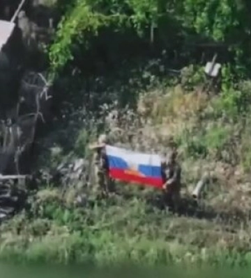 &quot;Створюють ілюзію успіхів&quot;. ГУР знищили та взяли у полон військових РФ, які встановили прапори в селі на Донеччині