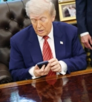 Во время разговора Трамп заявил Зеленскому, что Путин хочет захватить весь Донбасс — Bloomberg