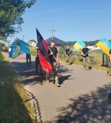 На Маневиччині в останній шлях провели захисника Віталія Басалку, життя якого забрала недуга