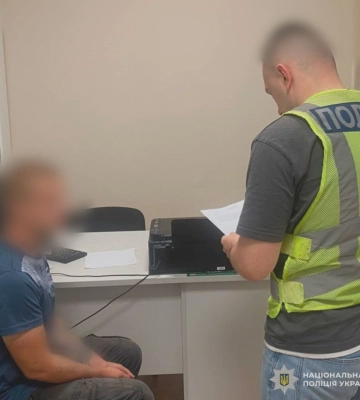 Двери квартиры в Харькове подожгли по объявлению — полиция поймала преступника