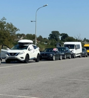 На «Устилузі» – знову черга з десятків автомобілів