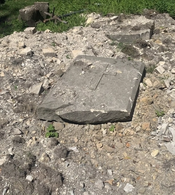 На Байковому кладовищі понівечено могилу відомого доктора медицина та поховання поляків