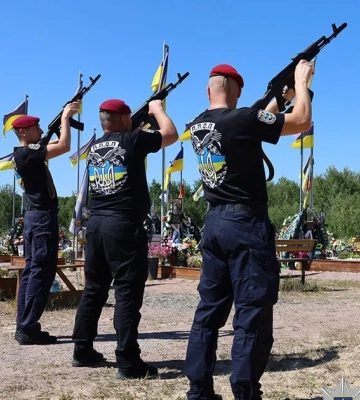 В Донецкой области простились с тремя погибшими полицейскими