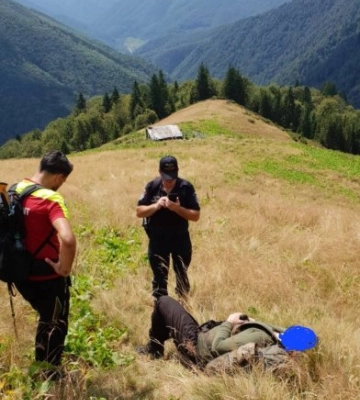 У горах Марамуреш румуни врятували закарпатця: чоловік чотири ночі блукав на горі Піп Іван