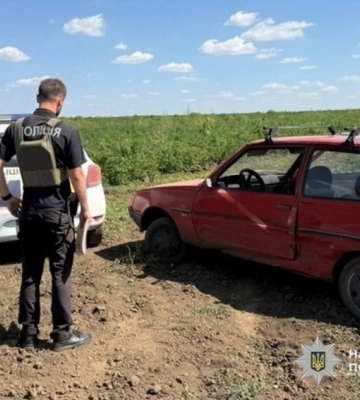 Влаштував бійку, а тікаючи від поліцейських, протаранив їхнє авто: на Одещині затримали дебошира