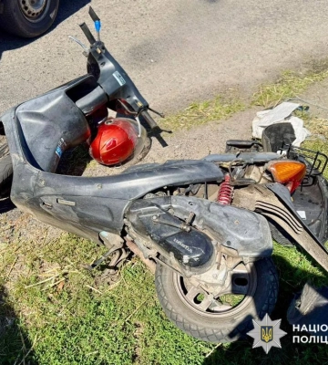 Під Києвом двоє підлітків на мопеді потрапили у ДТП, їх госпіталізували