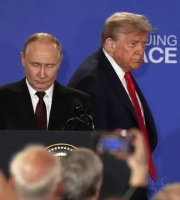 Що Трамп подарував Путіну? У готелі на Алясці знайдено документ, який розкриває нові деталі зустрічі