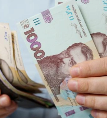 В Україні зростають зарплати: хто й скільки отримує у 2025 році та кого бронюють