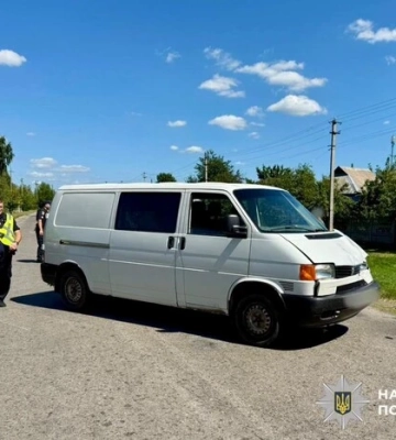 Підлітки на Київщині потрапили в аварію: на мопеді не розминулися з мікроавтобусом