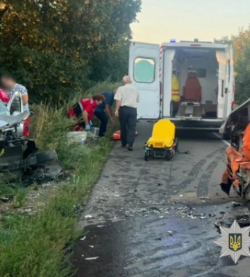 У Заставні зіткнулися два мікроавтобуси: обох водіїв госпіталізували