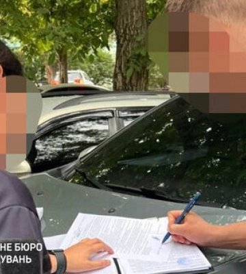 Військовослужбовець одеського центру комплектування продавав відстрочку від мобілізації, вартість "послуги" - до $16 тис., - ДБР. ФОТО