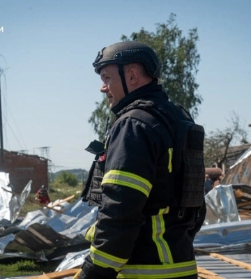 Наслідки ракетного удару по сільгосппідприємству на Сумщині показала ДСНС