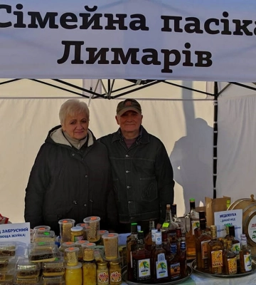 «Мусили цукор купувати, щоб бджоли не вмерли з голоду». Пасічник Богдан Лимар пояснив, чому цьогоріч мед подорожчав