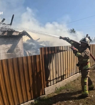 У селян на Рівненщині згорів хлів з соломою та тоннами зерна