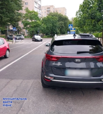 У Рівному на горе-паркувальників за тиждень винесли понад 750 постанов У Рівному на горе-паркувальників за тиждень винесли понад 750 постанов