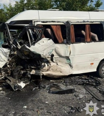 На Хмельниччині 16 людей постраждали в ДТП за участю мікроавтобуса та легковика