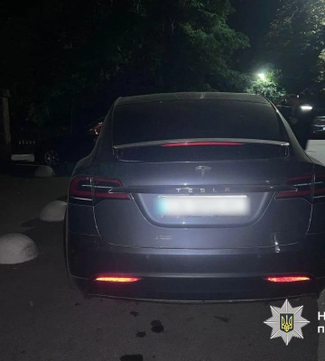 Водійка автомобіля “Tesla” наїхала на жінку в Черкасах