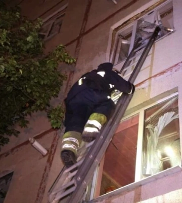 РФ вдарила балістичною ракетою по Харкову: у ДСНС показали фото
