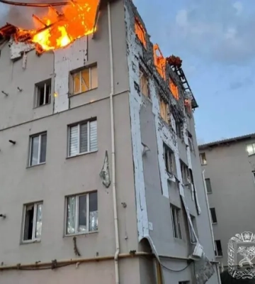 В одну из Харьковских многоэтажек попали сразу пять дронов: есть фото и видео с места трагедии