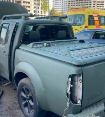 У Подільському районі Києва стався вибух в автомобілі, пофарбованому під військовий