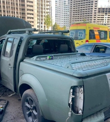 В Киеве из-за неизвестного устройства взорвалось авто