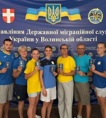 Волинські міграційники зробили закордонні паспорти спортсменам збірної України