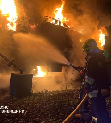 На Рівненщині загорівся електровоз вантажного потяга