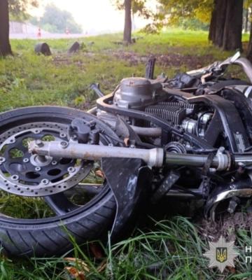 У Бродах мотоцикліст в&#039;їхав у дерево і загинув