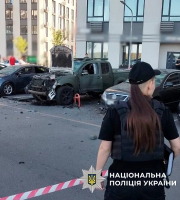 У Подільському районі підірвали авто військового (ФОТО)