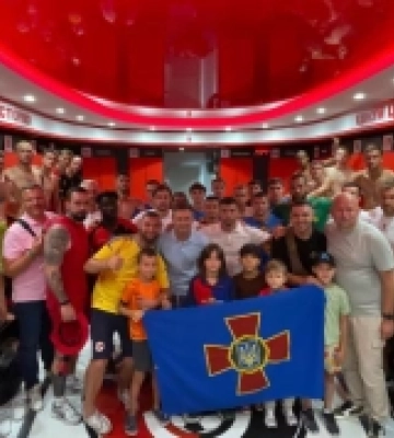 Футболіст-аматор, який грає на Острожчині, виконав перший удар по м’ячу в грі «Верес» – «Шахтар»