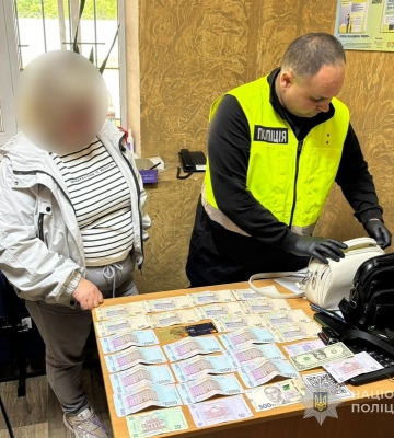 Поліція Сумщини розслідує схеми фіктивних шлюбів: організаторці повідомлено ще одну підозру