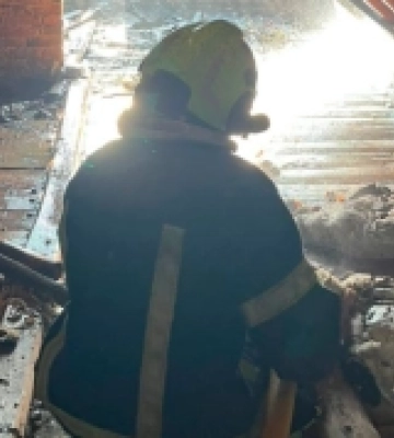 Вогнеборці Тячівщини запобігли знищенню житлового будинку у селі Крива