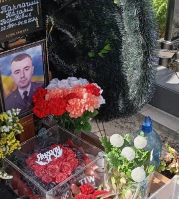 На Рівненщині невідомі вандали поглумилися над могилою героя Назарія Тартачного
