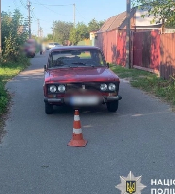 На Київщині п’яний водій на смерть збив жінку на кріслі колісному