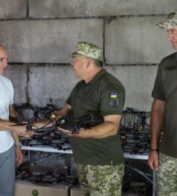 Від миколаївців військовим передали чергову партію дронів