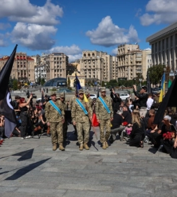 Под флагами анархистов. В Киеве попрощались с военным и художником Давидом Чичканом