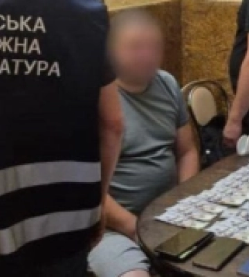 Вчитель географії з Усть-Чорної на Тячівщині організував нелегальну втечу військовозобов’язаних через кордон