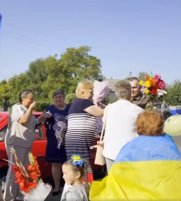 Захисника, який повернувся з полону, зустріли на Уманщині (ВІДЕО)