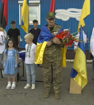 Звільненого з полону госпітальєра Юрія Яков&#039;юка зустріли у селищі Клевань на Рівненщині