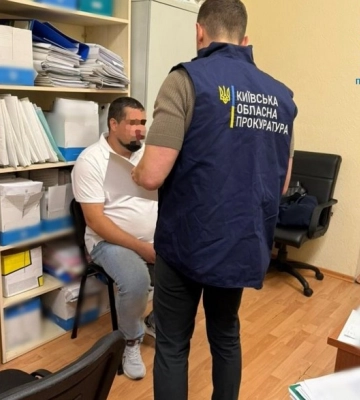 $5000 за вплив на рішення міськради – депутату Обухівської міської ради повідомлено про підозру