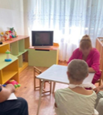 В Черниговской области мужчина 5 дней пытал детей сожительницы за то, что они нарвали персиков у соседей