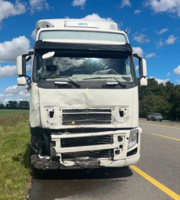 Под Белой Церковью Volvo врезался в припаркованный автомобиль, от удара тот перевернулся – есть погибшие