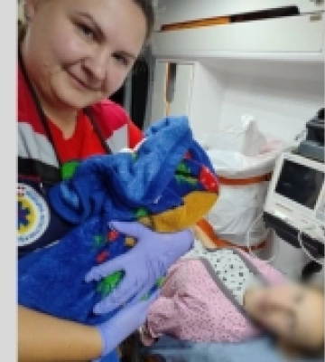 Стрімкі пологи: на Ковельщині жінка народила доньку вдома до приїзду медків швидкої допомоги