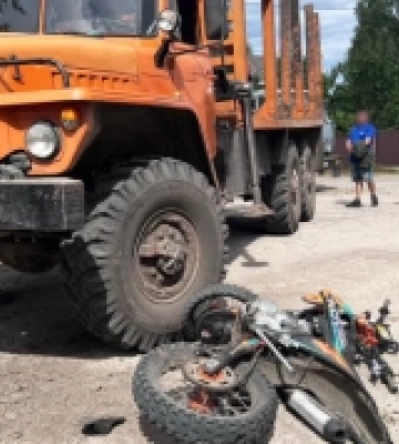 Врізався в «Урал»: у селі на Рівненщині трагічно загинув неповнолітній водій