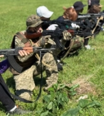У Луцьку молодь навчали надавати медичну допомогу та керувати FPV-дронами