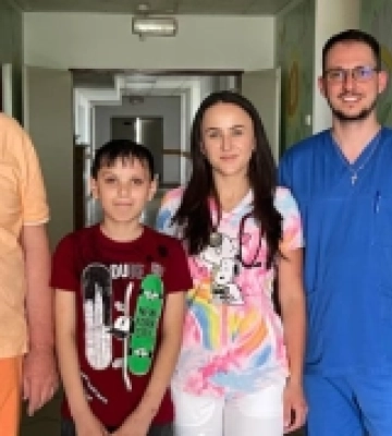Лікарі Закарпатської обласної дитячої лікарні врятували життя маленькому пацієнту після важкої ДТП