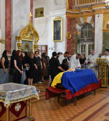 Загинув майже два роки тому: у Луцьку попрощались з молодим Героєм Іллею Пузирніковим