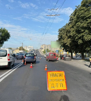 У Луцьку біля мосту зіткнулися чотири автомобілі